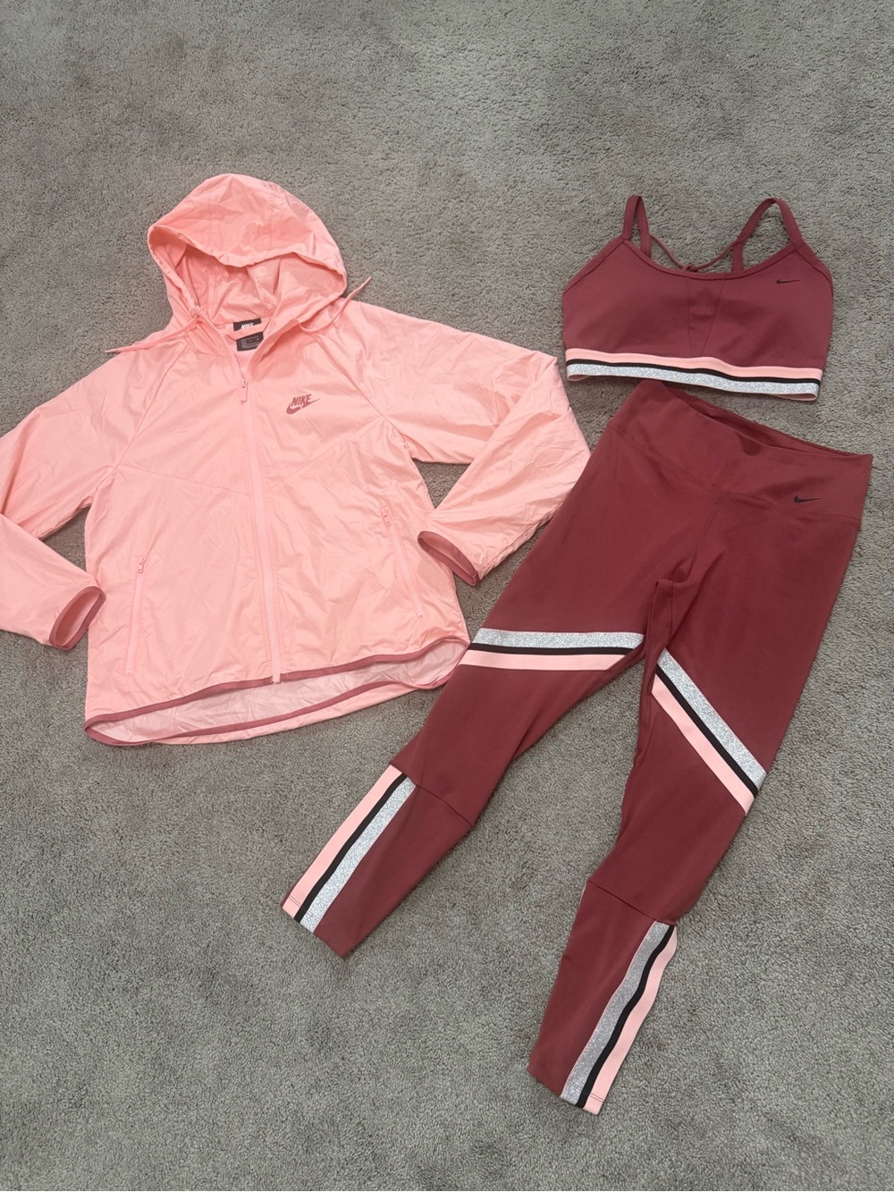 Womens Nike Sz M Hooded Windbreaker, leggings, sport bra